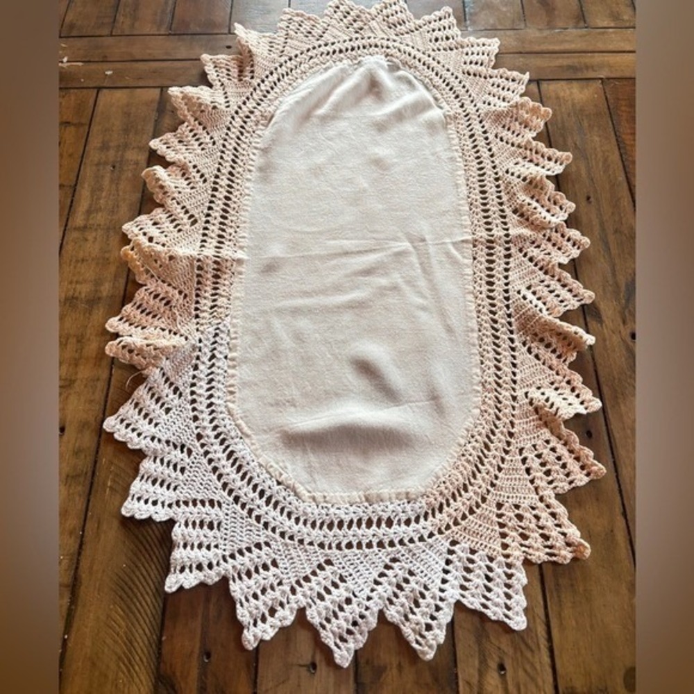 Vintage Blush Crochet Lace Oval Table Runner Cottagecore‎ Boho Coastal Granny